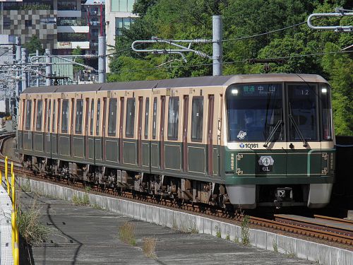 二度目の正直で撮影した、横浜市営地下鉄4号線“グリーンライン開業10周年記念装飾列車”