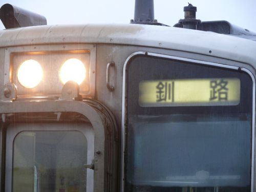 朝からどしゃ降りの花咲線釧路行き始発列車