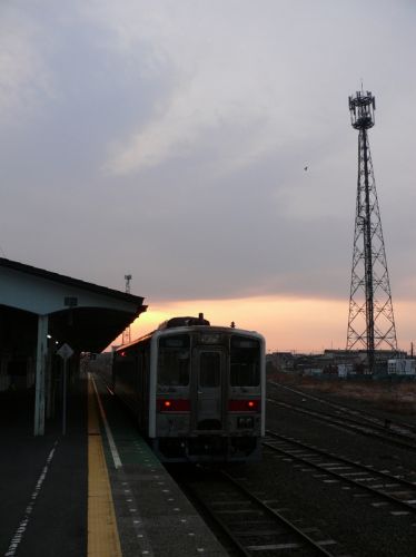小雨が降る夜の花咲線東根室駅