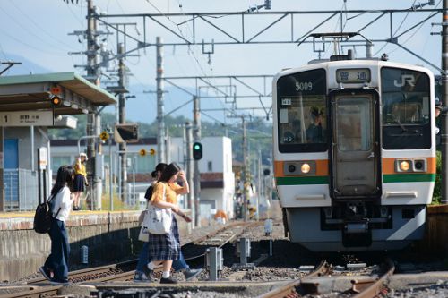 6月17日撮影　飯田線は213系　北殿駅での並び　その3