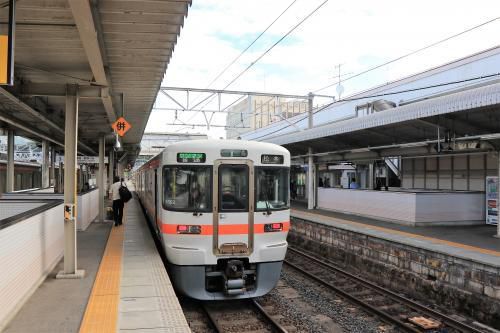 中央線列車は、中津川を出発