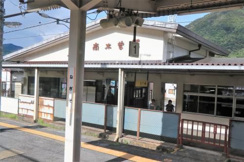 木曽川を眺めながら、塩尻駅に