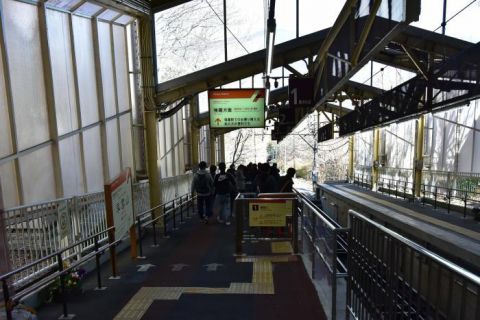 箱根登山鉄道　山下りて箱根湯本駅へ
