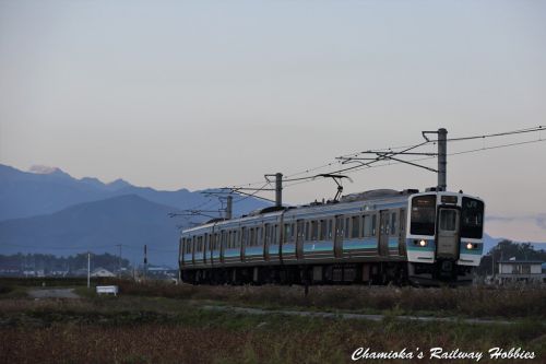 《鉄道写真》白馬三山を背景に走る211系