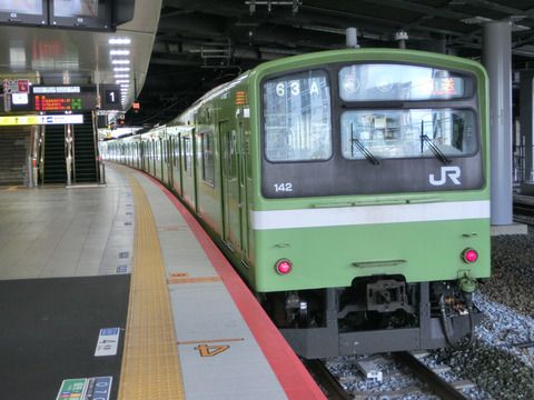 【試運転？】 新大阪駅 おおさか東線ホームに黄緑の201系が！（2018年11月）