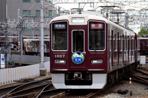 阪急神戸線「爽風」リニューアルラッピングを観察
