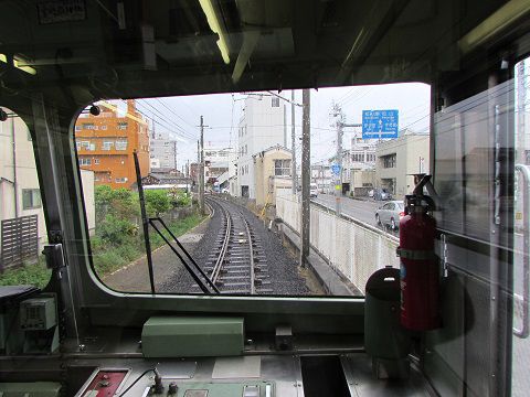 伊予鉄道・郡中港駅を出発する電車。　【2016年05月　愛媛県伊予市】