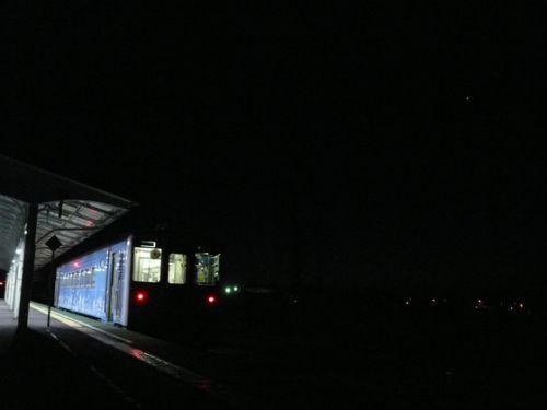 今朝の花咲線始発列車は流氷物語ラッピング青！