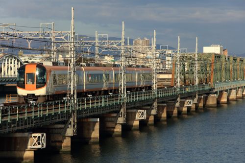 阪神なんば線の淀川橋梁を行く近鉄２２６００系（伝法～福）