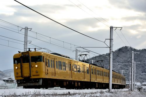 山陽本線の雪景色を行く１１３系国鉄型近郊電車他（三石～上郡）