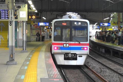朝の京急品川駅（1）