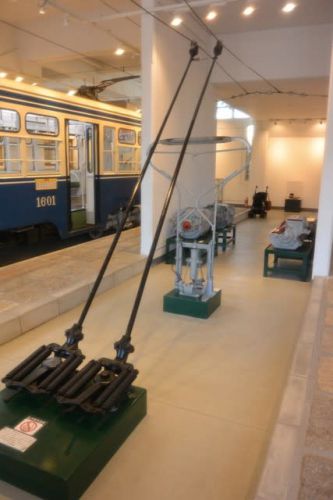 集電装置(架空電車線方式)トロリーポール