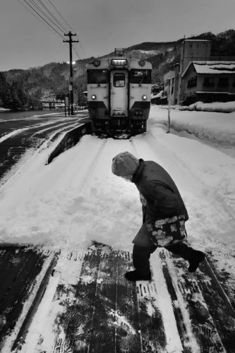 奥会津墨雪譚　その５　　町行き列車