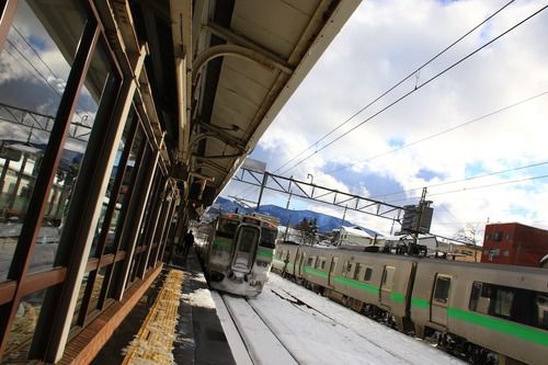 小樽駅にて、735。