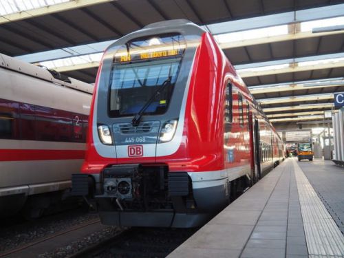 2019年3月23日，ミュンヘン中央駅にて　2階建て　近郊電車