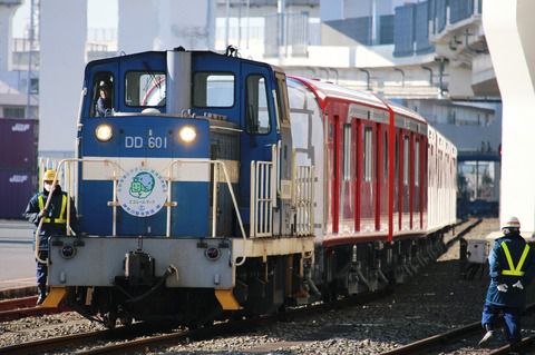 神奈川臨海鉄道36-1（東京メトロ2000系2105F編成甲種 DD601　横浜本牧駅）