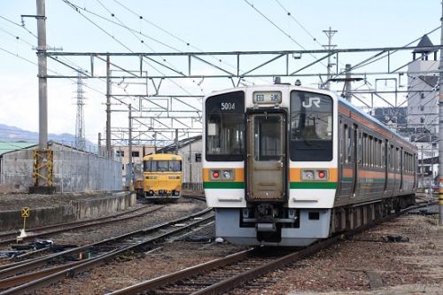 3月31日撮影　飯田線は伊那松島駅にてキヤ97との並び