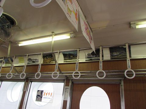 上田電鉄の、窓上広告ならぬ窓上写真集。　【2017年07月　長野県上田市】