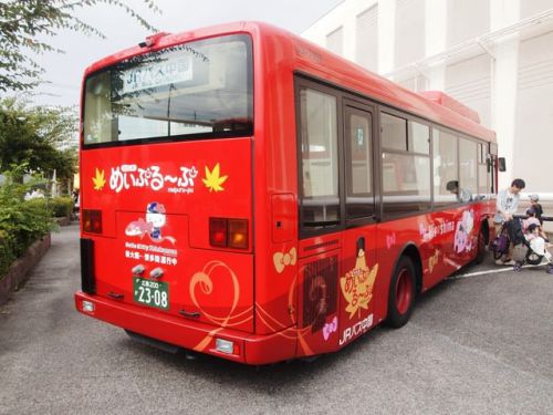 ひろしま観光ループバス「ハローキティ新幹線　ラッピングバス」（ひろしまめいぷる～ぷ）SKG-LR290J2