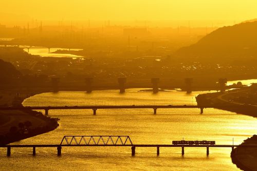 加古川線の初秋の夕刻の黄昏時を行く１０３系電車（厄神～市場）