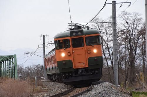 4月21日撮影　しなの鉄道115系　湘南色と台湾色
