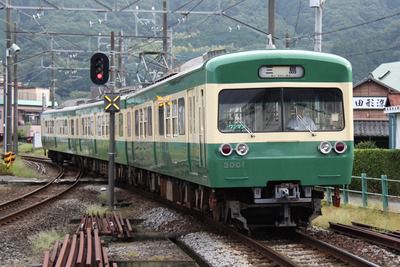 伊豆箱根鉄道、特別塗装の3000系と7000系～旧色とゴールドで縁起がいい??