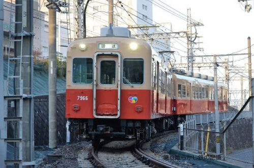 阪神 武庫川駅第１踏切道(2019.11.17) 赤胴車 ７８６６Ｆ 回送