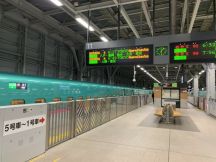 新青森駅で始発新幹線はやぶさ4号東京行きにお乗り換え