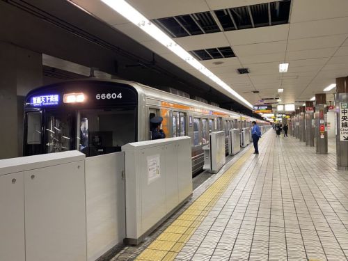 【堺筋線】堺筋本町駅1番線にホームドア設置開始！