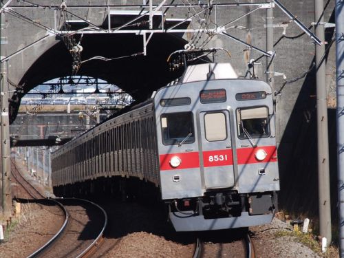 田園都市線の顔、消えゆく「8500系」銀色電車　2022年度までに姿を消す予定