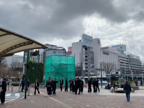 岡山駅前パトカー集結