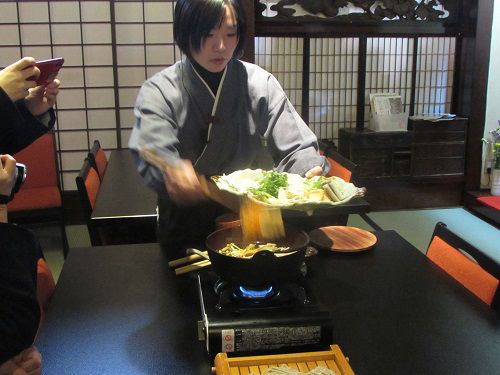 小諸駅前、庭園のような一画にあるカフェ。　【2020年02月　長野県小諸市】