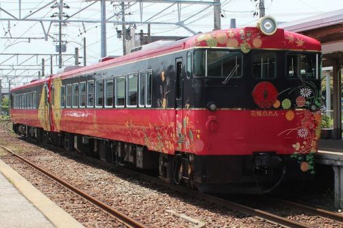 これが本当に電車なの？石川県を走る「花嫁のれん号」はまるで高級料亭