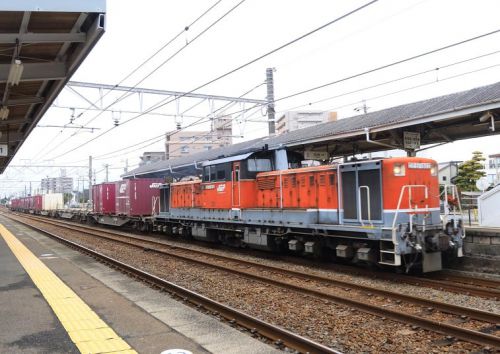ＤＤ５１コンテナ貨物列車　弥富駅で撮影　（２０２０年２月）