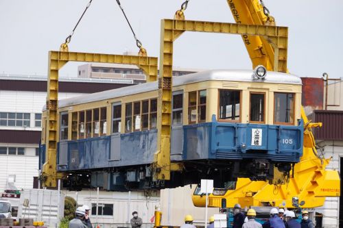 【速報】大阪市営地下鉄の初代車両100形、空を舞う