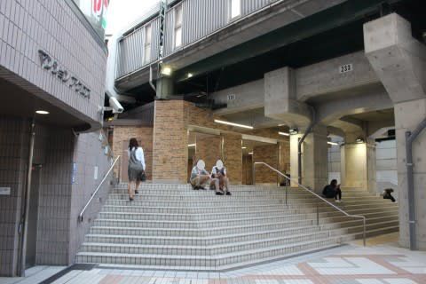 京浜急行　日ノ出町駅