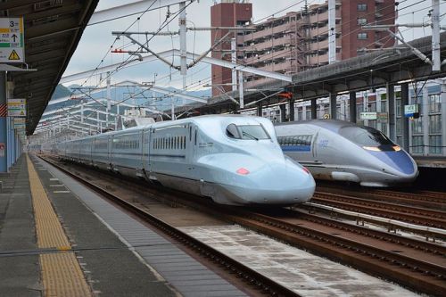 JR西日本 山陽新幹線車両　福岡から広島、岡山に避難　台風10号接近で