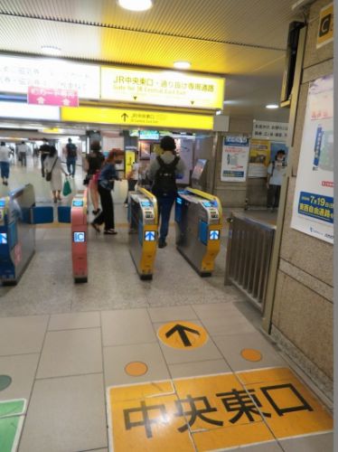 新宿駅東西自由通路の供用開始