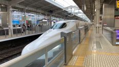 京都駅から結局JR東海に戻ってますが(^◇^;)新幹線ひかり535号広島行き自由席に乗車