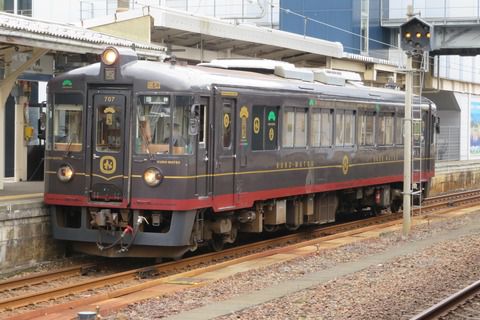 敦賀駅で 京都丹後鉄道の観光列車 「丹後くろまつ号」 を撮る （2020年10月）