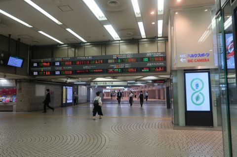 新宿駅東西自由通路完成