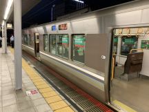 姫路駅でWi-Fi掴もうとするもJR西日本のが不安定なので断念して始発新快速野洲行きに乗車
