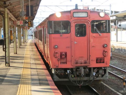 徳山駅で岩徳線の列車＆在来線の駅名標を撮る （2017年8月）