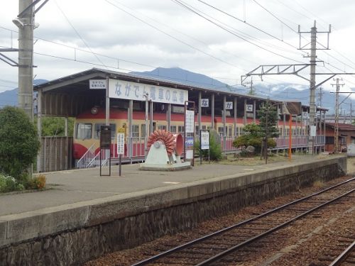 2018年晩夏　長野県内の保存蒸機を見て歩く旅　49　長野電鉄、懐かしの車両 2000系 その3 小布施駅に保存された　りんご電車