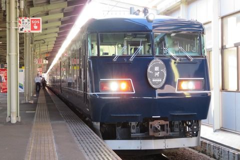 松江駅で 「WEST EXPRESS 銀河」 大阪行きを撮る （列車＆発車標） 【2020年10月】