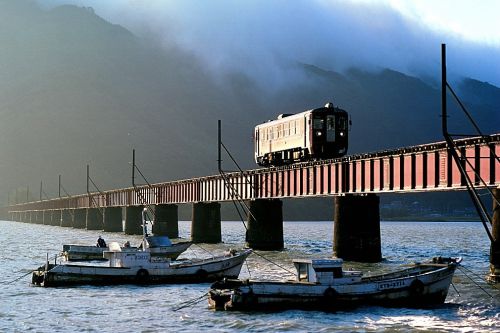 京都丹後鉄道の由良川橋梁を行くキハ形他(丹後神崎~丹後由良)