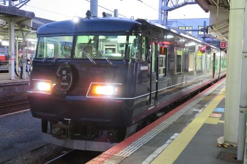 米子駅で 「WEST EXPRESS 銀河」 大阪行きを撮る （列車＆発車標） 【2020年10月】
