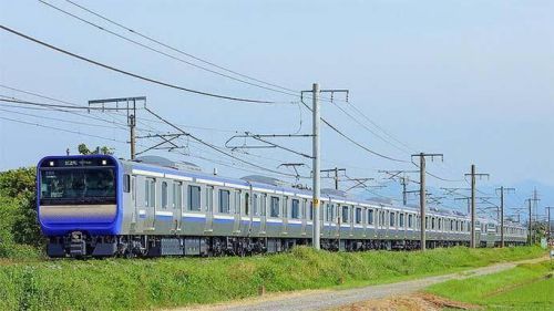 JR東日本、横須賀・総武快速線の新車両「E235系」を公開。グリーン車には無料Wi-Fiやコンセント
