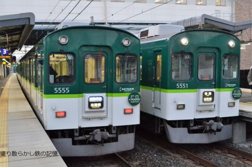 京阪 龍谷大前深草(2020.12.8) 5551F、5555F 5000系登場50周年記念HM 並び