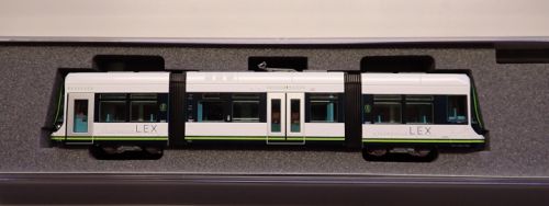 KATO 広島電鉄1000形グリーンムーバーLEX 入線